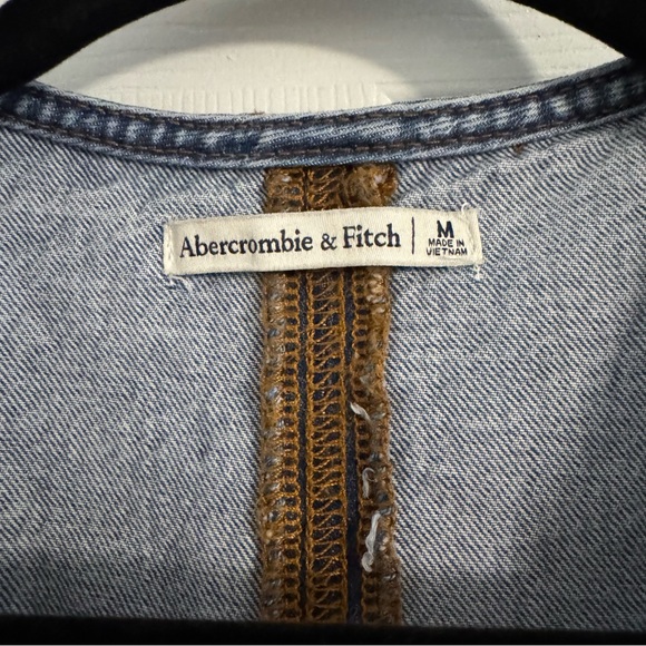 The A&F Mara Denim Vest - Picture 3 of 6
